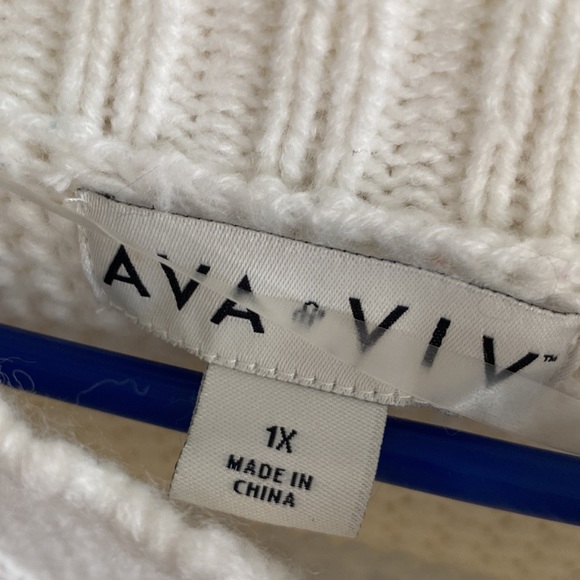 Ava Viv Popcorn Stitch and Cable Knit Sweater - Picture 3 of 5